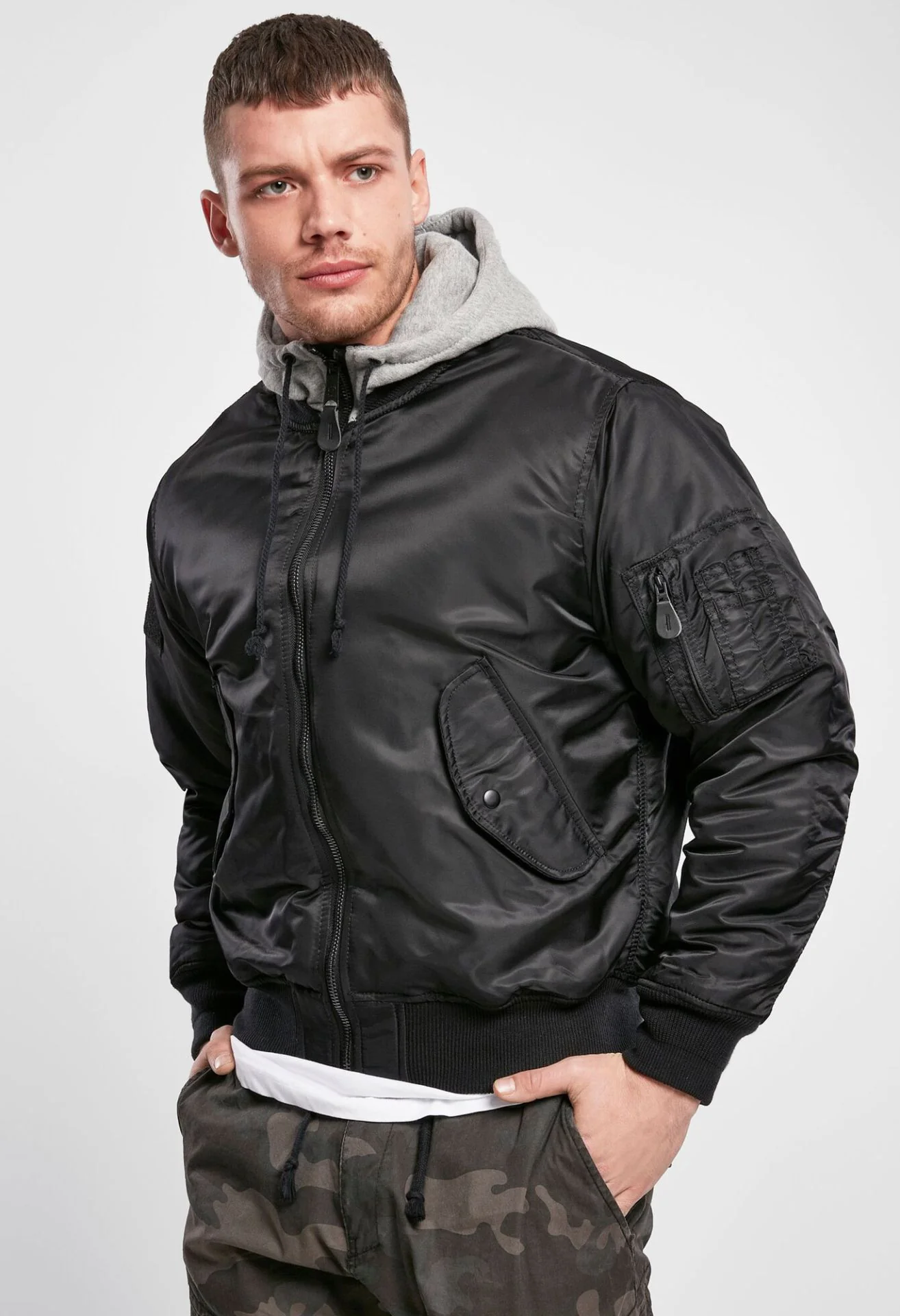 Fliegerjacke mit Sweat-Kapuze von Brandit - Image 3
