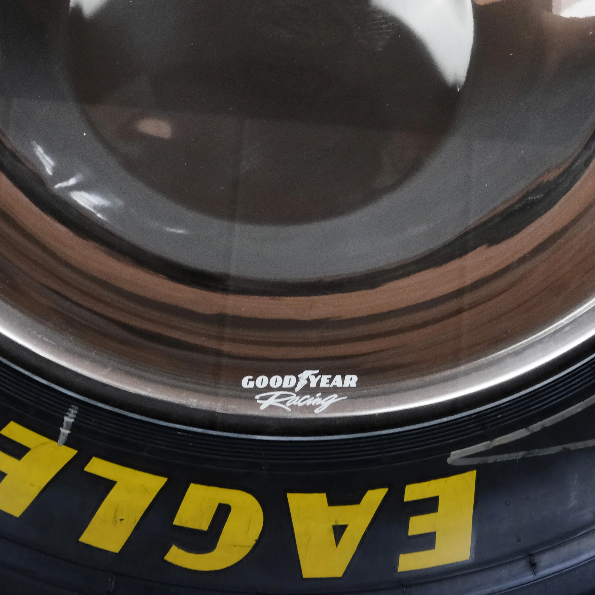 Goodyear Eagle 2-in-1 Reifentisch "Portimao" - transparent - Image 3